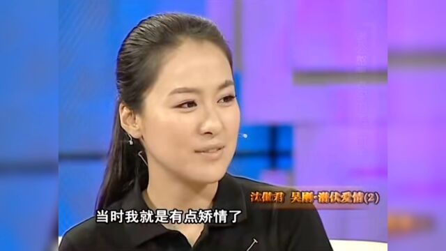 沈傲君的丈夫是乾隆皇帝的后代,至今仍用着爱新觉罗的姓,因工作特殊,不便在公开场合露面,神秘感十足啊