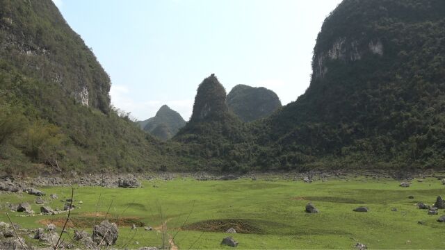 深山里的一座独特山峰,老人称人头山,更是一处风水好地,壮观了