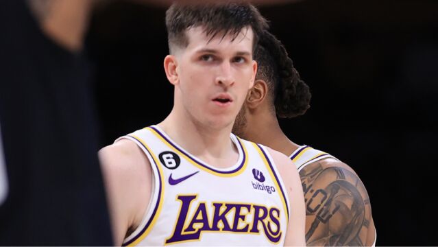 里夫斯生涯新高35分获全场MVP呼声 詹姆斯第一时间发文盛赞：都闭嘴 他太强了