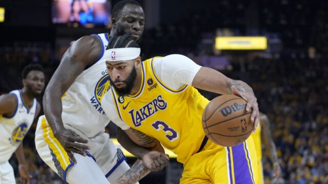 浓眉遭卢尼肘击坐轮椅离场 哈姆赛后透露状态有所好转