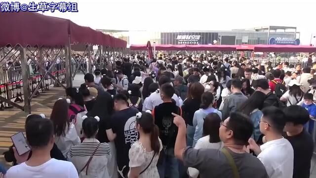 【中日双语】大熊猫香香即将对公众开放,日本粉丝已经迫不及待地准备来中国看香香了,国内旅行社策划了香香旅游线路