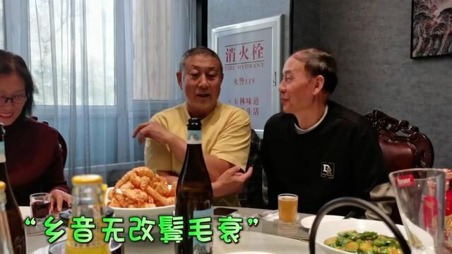 38年前刘云鹏一家三口移居到加拿大,如今家母96高龄,无人照顾,他只身回来陪伴.当年我们都是风华正茂的年龄,一别就是38年.