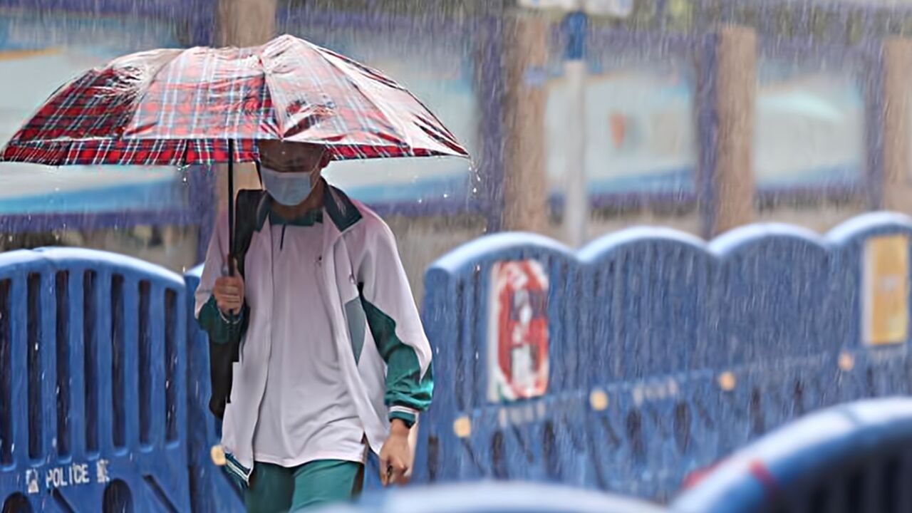 湖南益阳:高考期间有强降雨,考生需备雨具早出行