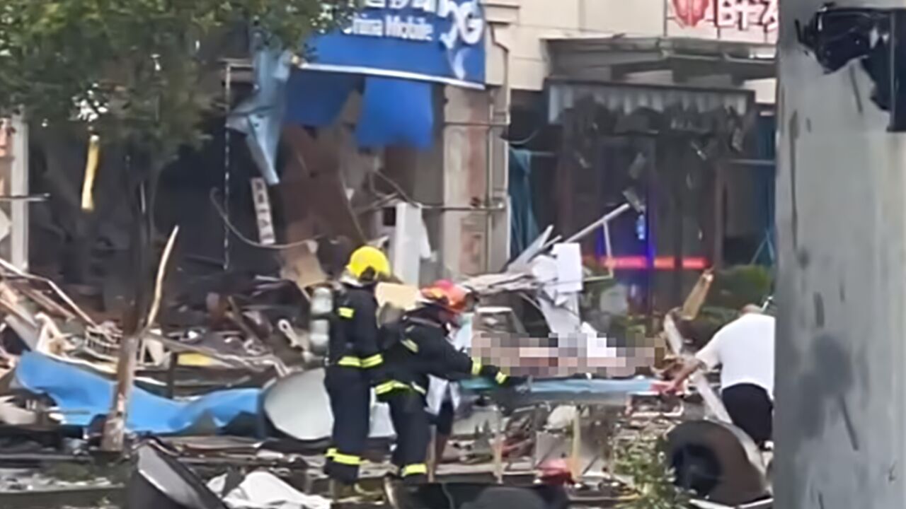 江苏建湖一烧烤店突发爆炸:多家商铺玻璃被震碎 有人员伤亡