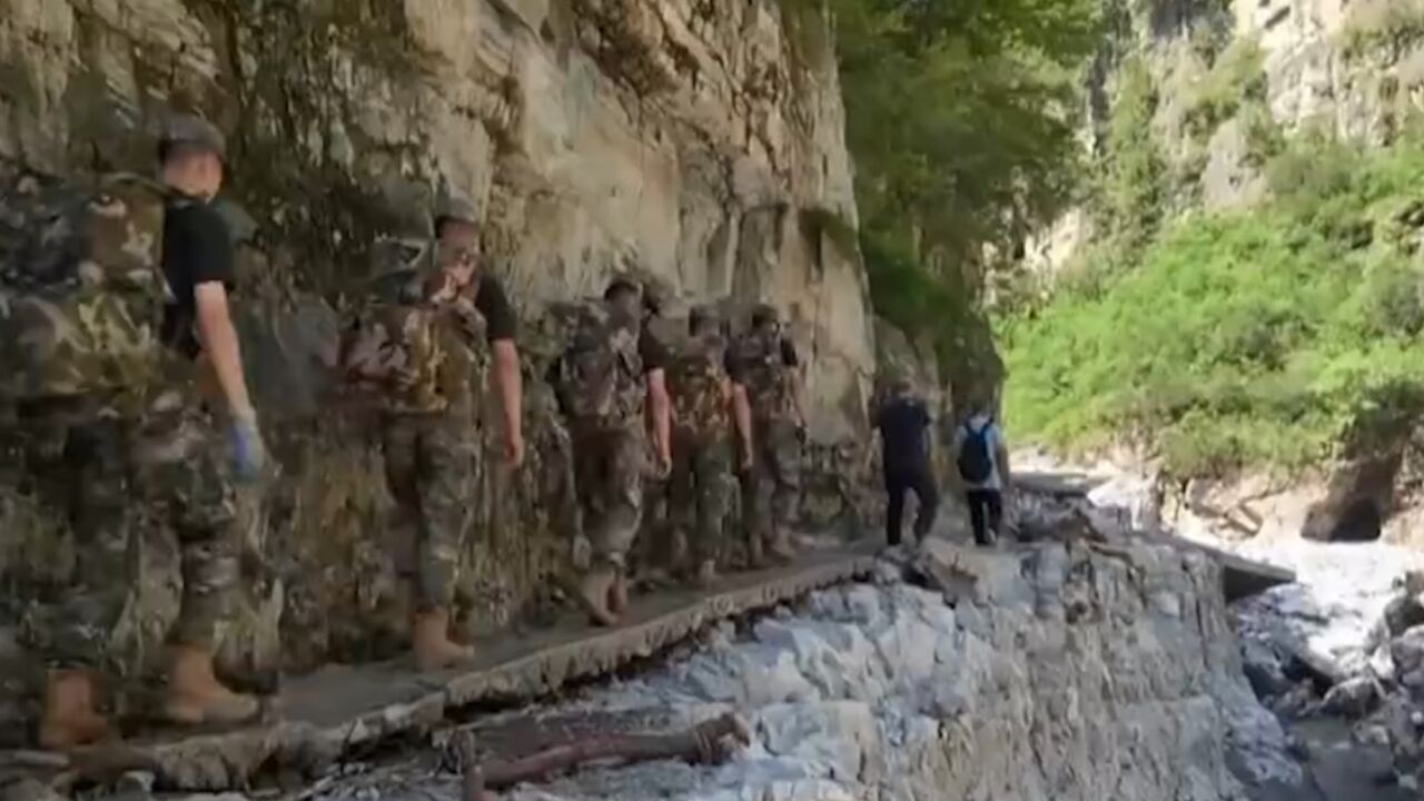 北京房山徒步涉险,给未通车山村送物资