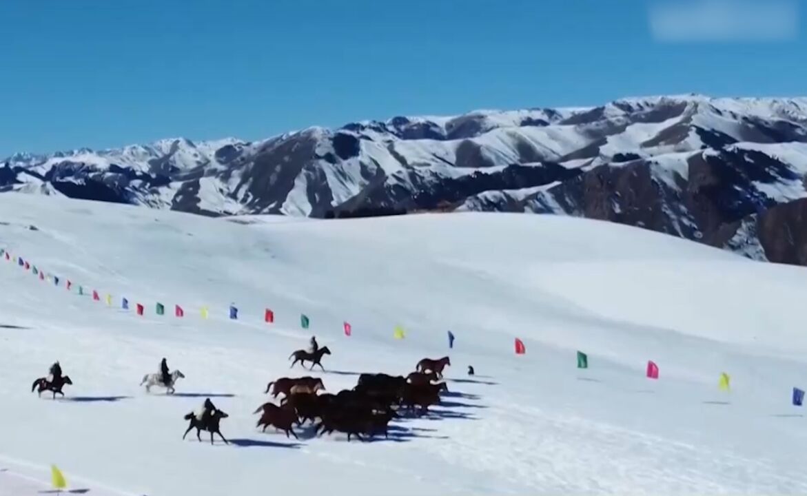 新疆阜康:初冬天山天池,宛如冰雪世界