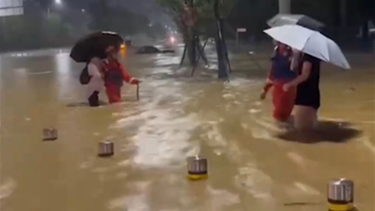 广东深圳暴雨致局地内涝,龙岗区启动防汛一级响应