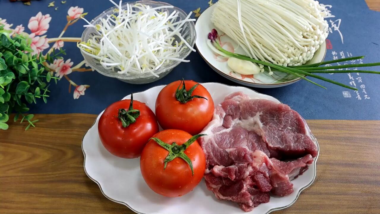 梅头肉加3个番茄,教你客家传统滑肉做法,比吃豆腐还嫩滑真下饭