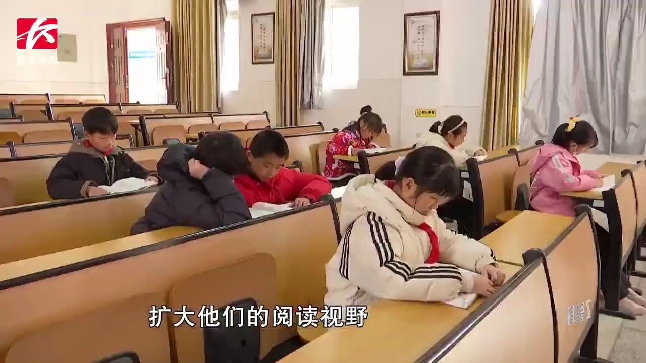 大二学生用创业收入购买900余本课外读物赠送小学生