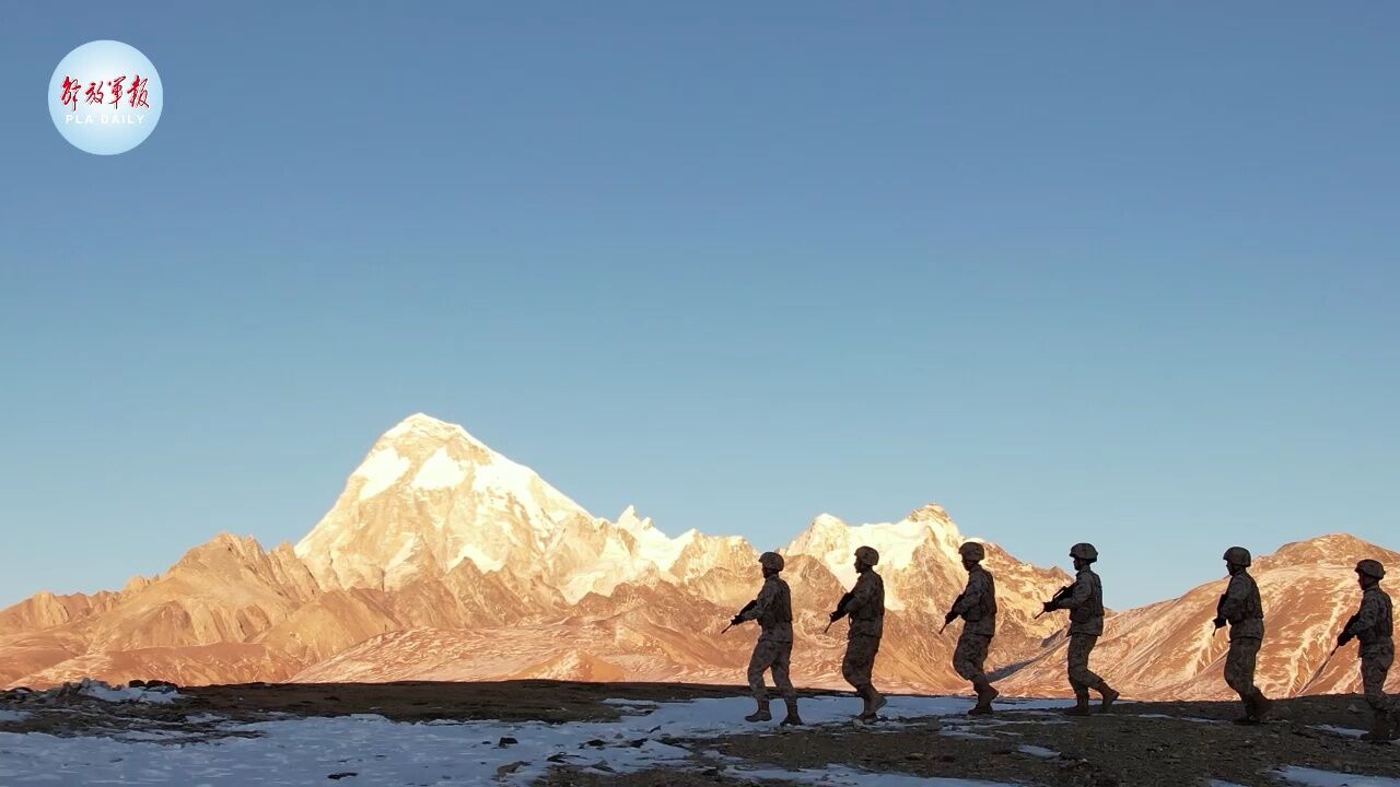 当高原官兵遇到日照金山 太震撼了!