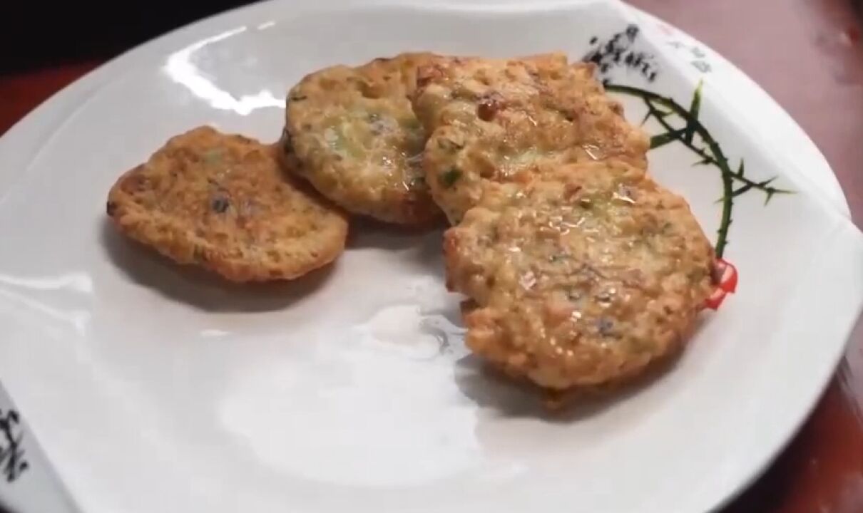 当地特色美食“文蛤饼”,味道鲜美口齿留香,尝过之后念念不忘