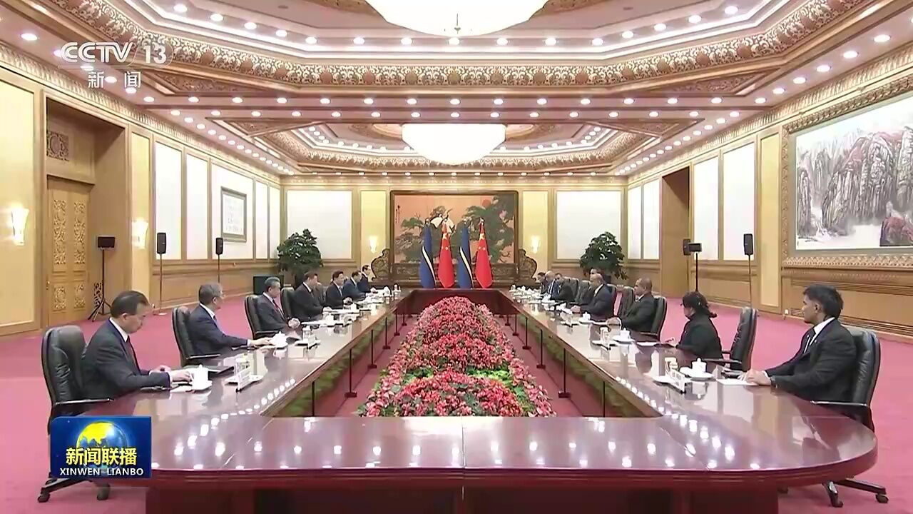 习近平同瑙鲁总统阿迪昂会谈