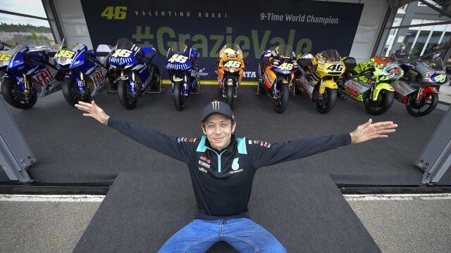 MotoGP传奇迎生涯最后一战!罗西赛前与9辆夺冠座驾合影