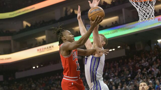 萨博尼斯vs公牛集锦 11+17+10末节贡献关键上篮