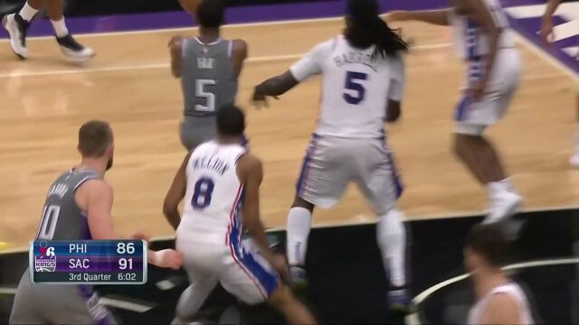 一人掀起小高潮！巴恩斯抢断反击+接球三分