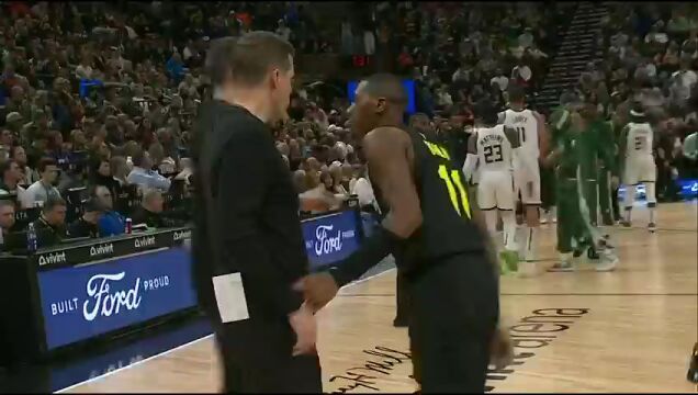 NBA常规赛：雄鹿vs爵士第1节英文原声回放