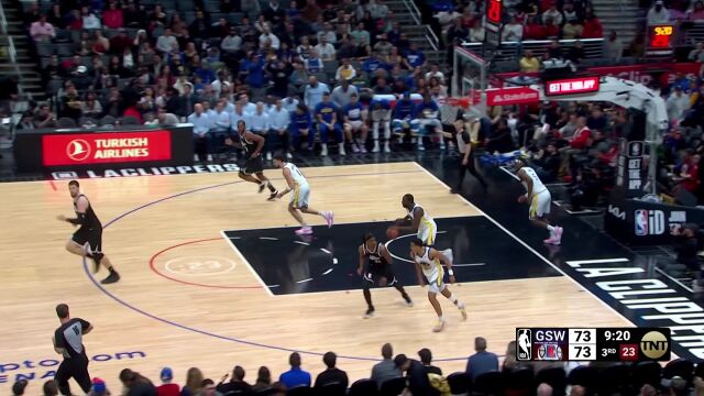 格林背运突破一条龙得手 莱昂纳德以一敌二突破打进