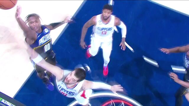 挑战大中锋无所畏惧 马图林突破高打板上篮建功