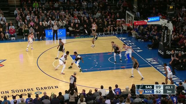 灯亮球进刚刚好！兰德尔无解单打飚中压哨后撤步