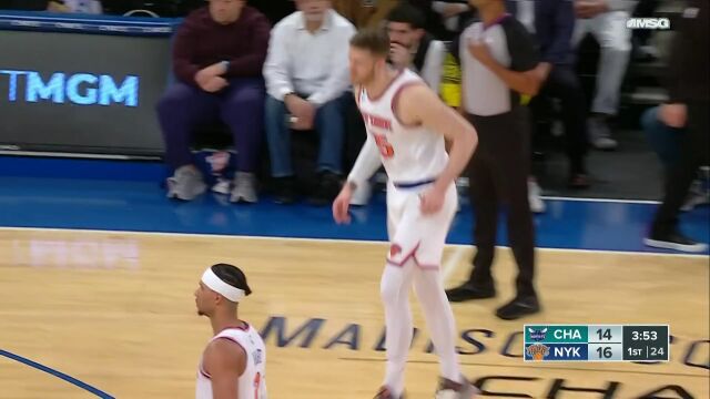  NBA常规赛：黄蜂vs尼克斯第1节英文原声回放
