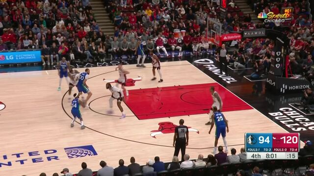 扣篮的感觉太容易上瘾了！麦基篮下连续暴力虐筐