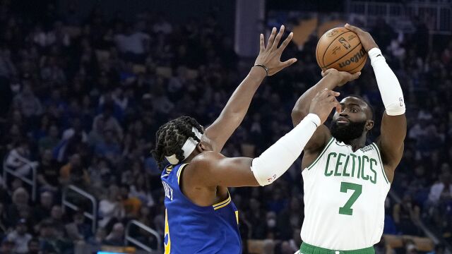 布朗vs勇士集锦 依旧稳定发力但独木难支全场空砍31分