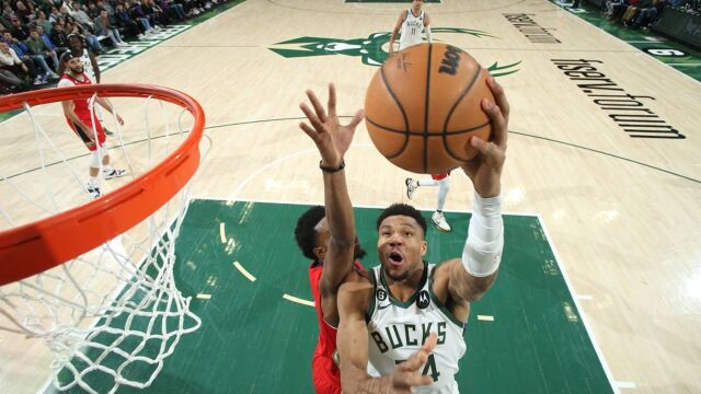 NBA·雄鹿大胜残阵鹈鹕