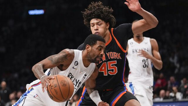 NBA全明星首发欧文赛季十佳球 看表掐秒窒息三分哨响球进
