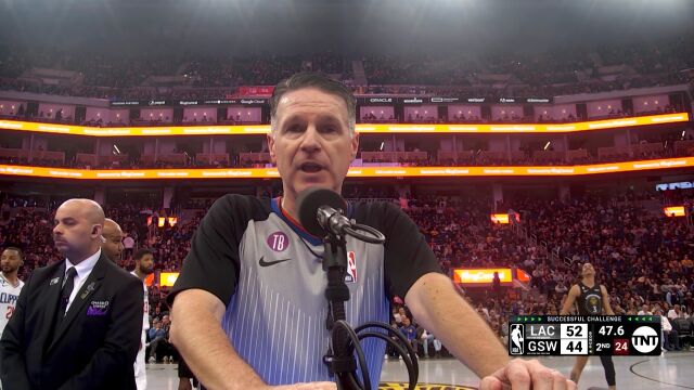 迪文琴佐连吃两次肘击 快船挑战后剧情反转迪文先犯规 勇士球迷现场狂嘘