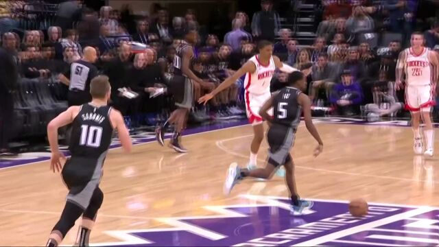 马踏敌营直捣黄龙 福克斯滑翔上篮轻松取分