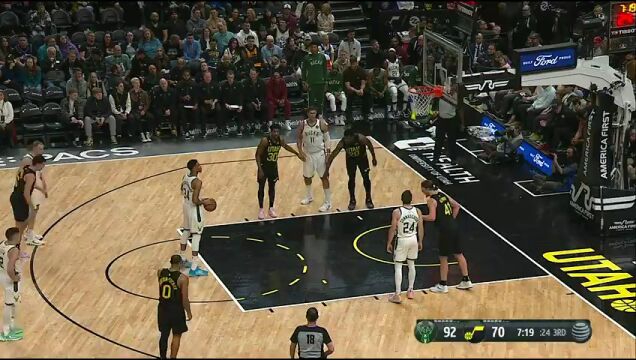 NBA常规赛：雄鹿vs爵士第3节英文原声回放