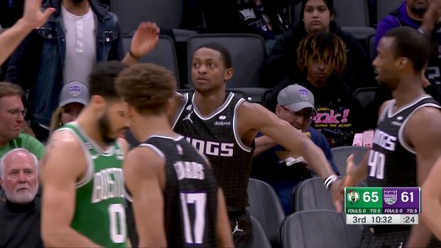 飞身突破撕裂防线 福克斯无视围追堵截上篮打进