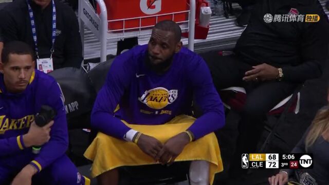 NBA常规赛：湖人vs骑士第3节英文原声回放