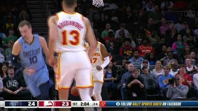 一个眼神你就懂！特雷杨挥手妙传助攻奥孔古飞身暴扣