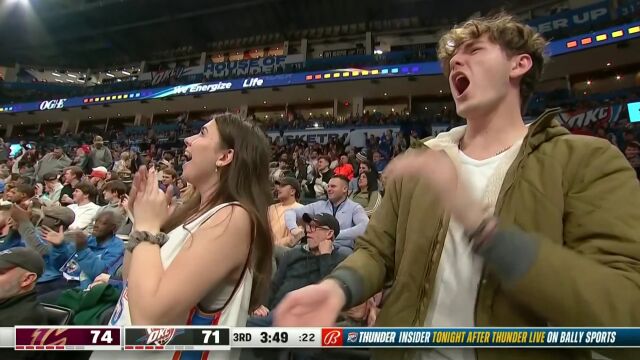 劈波斩浪逆风翱翔 威廉姆斯冲入篮下上演暴力劈扣