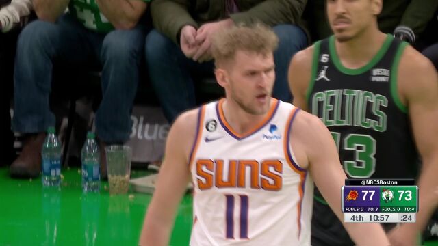 篮下接球不慌不忙 兰代尔晃过防守扣篮完成2+1