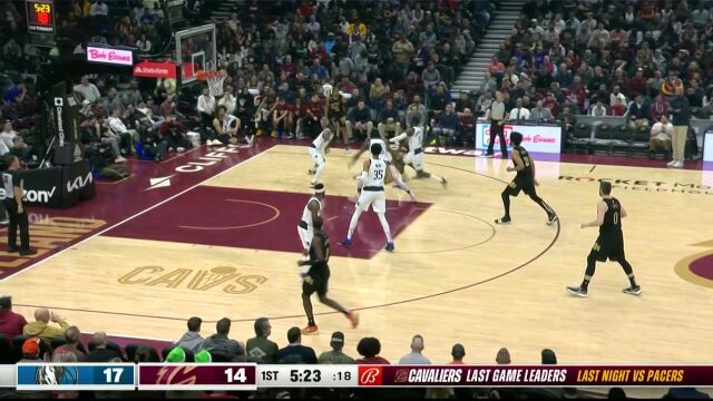 这冲击力谁人可挡？米切尔抗着史密斯打成2+1