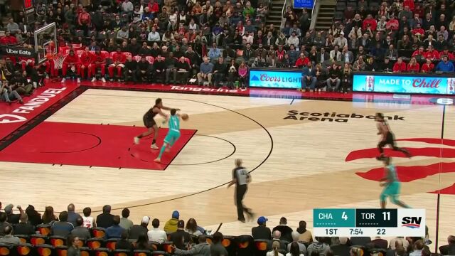 直接让三球无奈放弃 斯科蒂巴恩斯旱地拔葱轻松暴扣