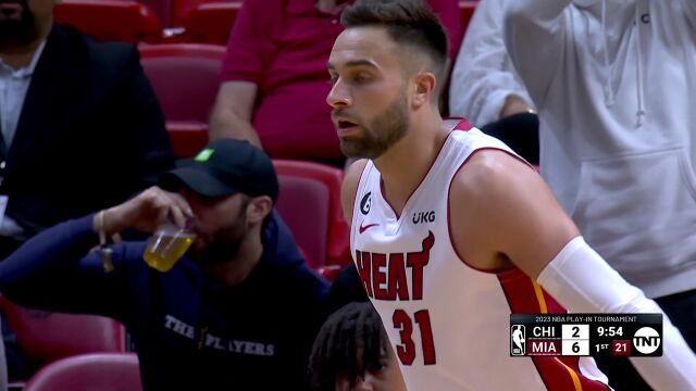 我就要做今天的MVP 斯特鲁斯半场六记三分狂砍23分