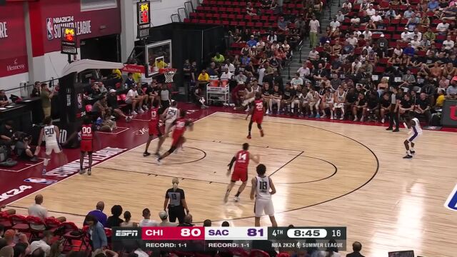 关键时刻的针锋相对 两队互飚三分难解难分