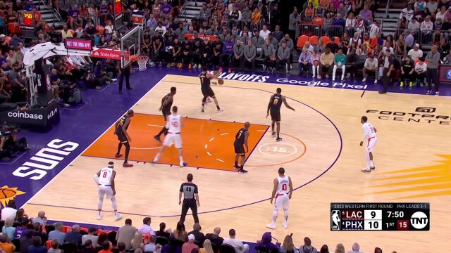 眼观六路耳听八方 布克行进间长传杜兰特单手劈扣碾压禁区