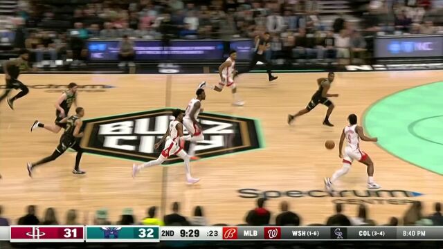 我的起跳不需要助跑 伊森拿下进攻篮板强起暴扣得手