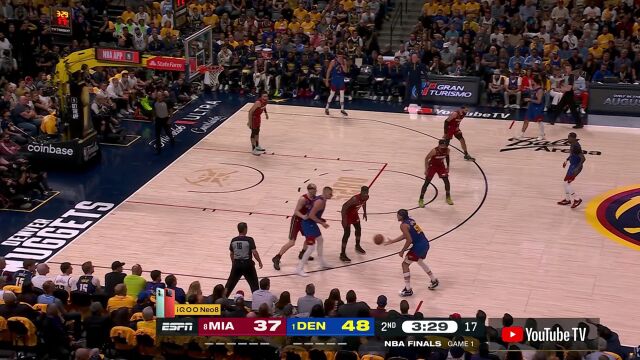 撤椅子撤了个寂寞！约老师突破挑篮底盘稳得一匹