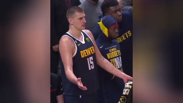 布朗关键三分杀死比赛 约基奇疯狂庆祝胜利