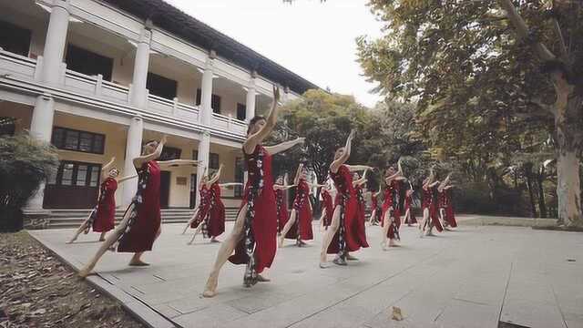 小姐姐旗袍跳中国舞《野草闲花逢春生》骨子里透露着一股优雅美!