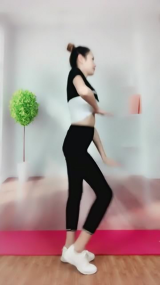 鸭子步瘦身很好用，喜欢的跟着一起做吧！