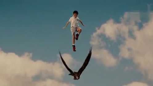 有一个从天而降的掌法!你还记得吗?星爷的这一段太经典了!