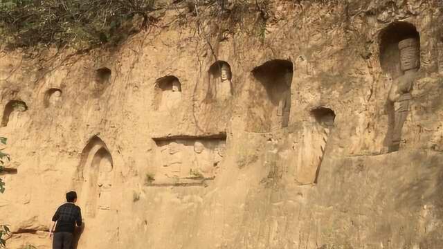 河南一农家乐建高仿“龙门石窟”,景区大姐:随便摸是特色