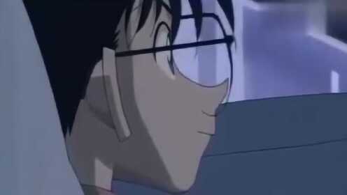 小兰确定了柯南就是新一,但是想着想着就哭了