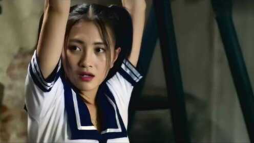 犯罪小伙绑架了两个女孩，被一招轻松解决！